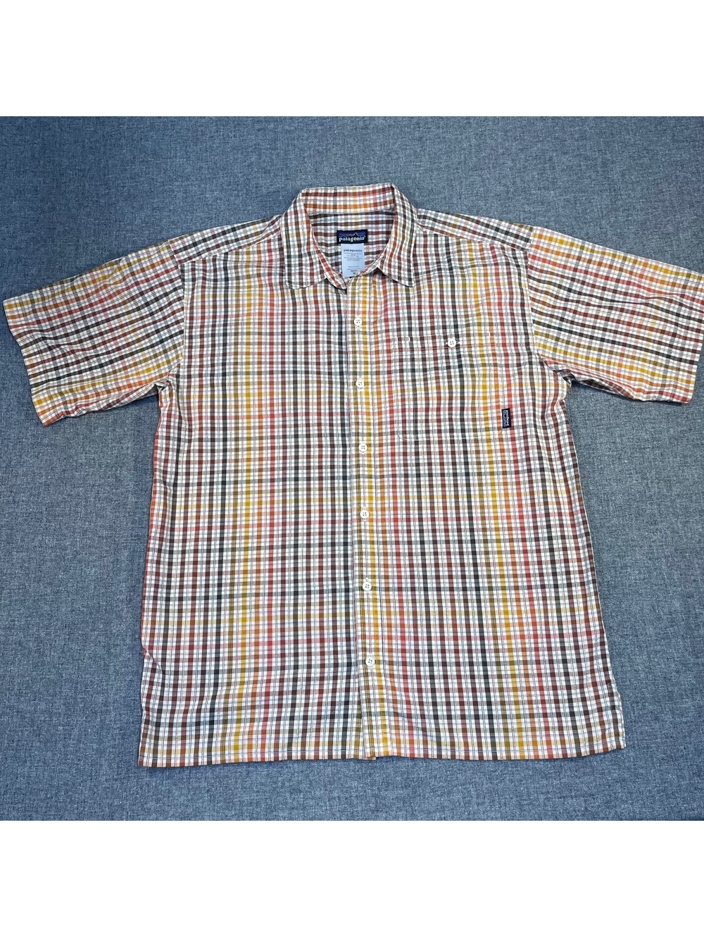 Patagonia Men's Plaid Short Sleeve Button Down Shirt Medium